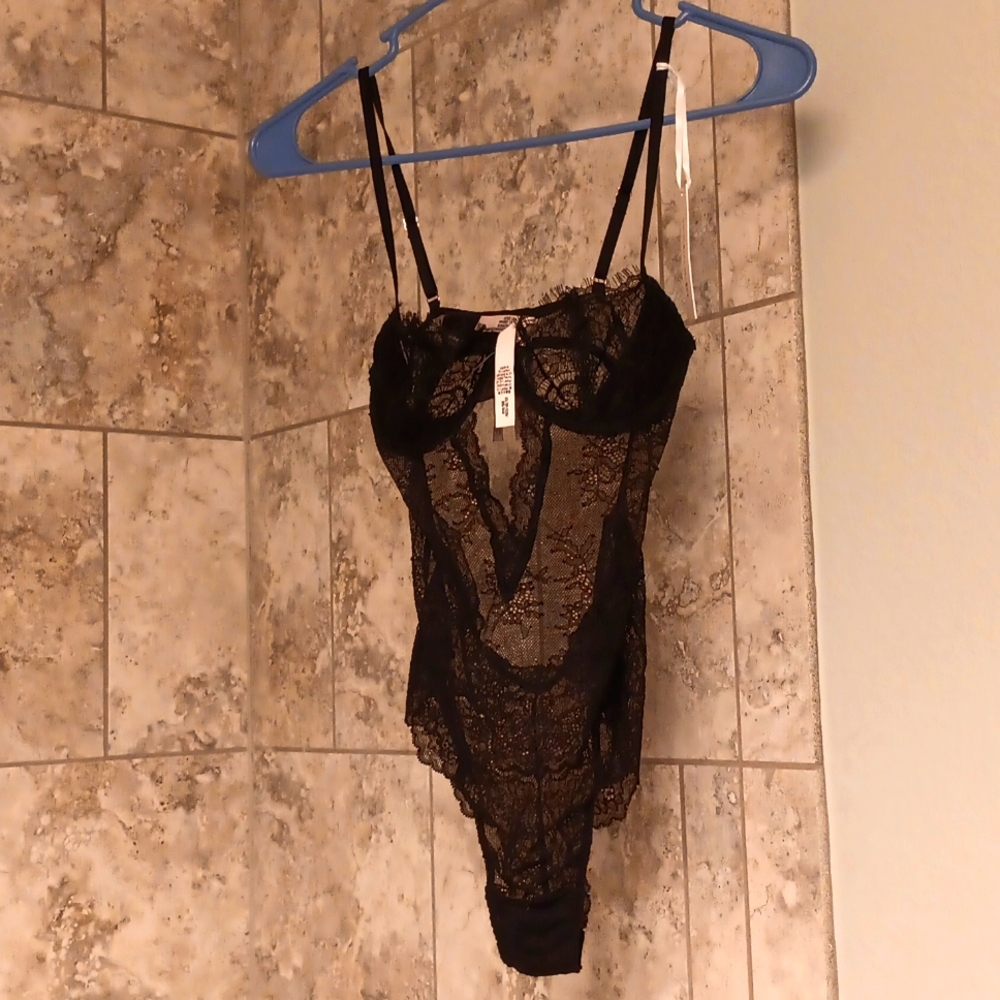 Victoria's secrets no longer made gorgeous outfit for every reason! BNWT